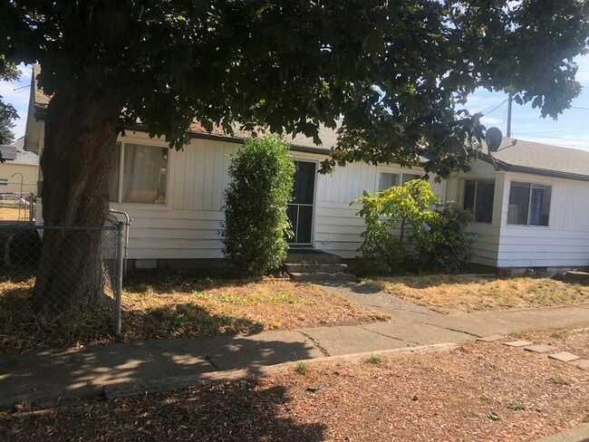Building Photo - 2731 E Street Rental