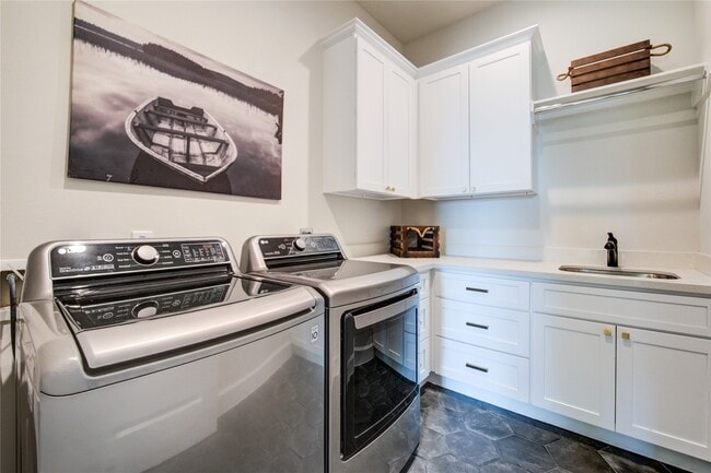 Building Photo - 820 Wakefield Dr