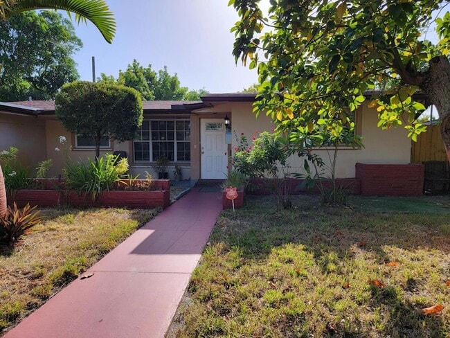 550 SW 38th Terrace