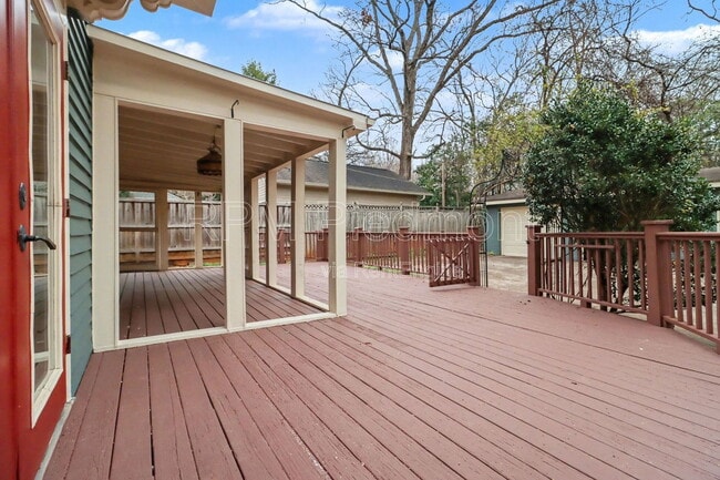 Photo - 409 Oakdale Rd NE