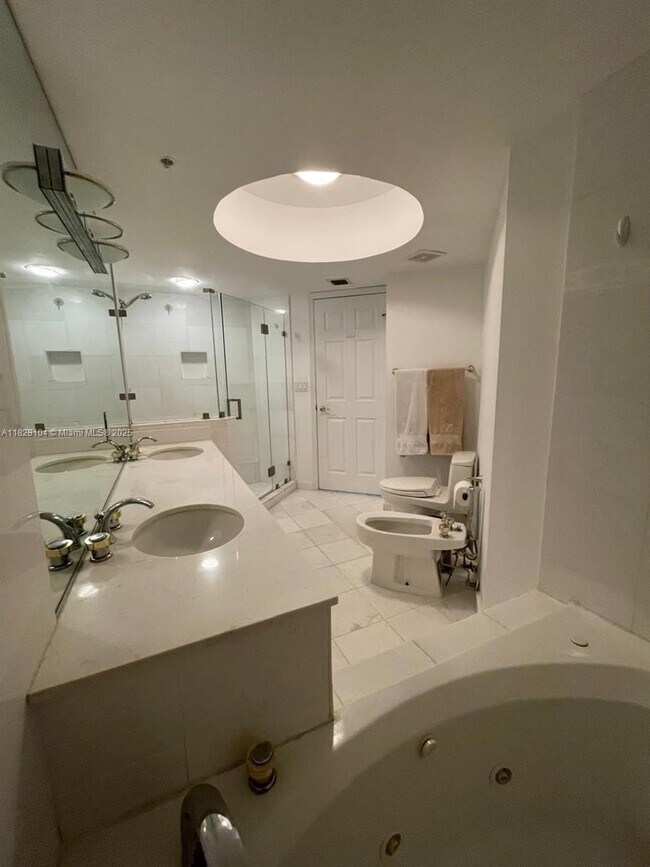 Photo - 6301 Collins Ave Unit 908