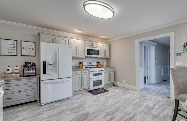 Photo - 22036 Riverbend Dr W