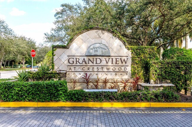 Photo - 1100 Crestwood Ct S Unit 2