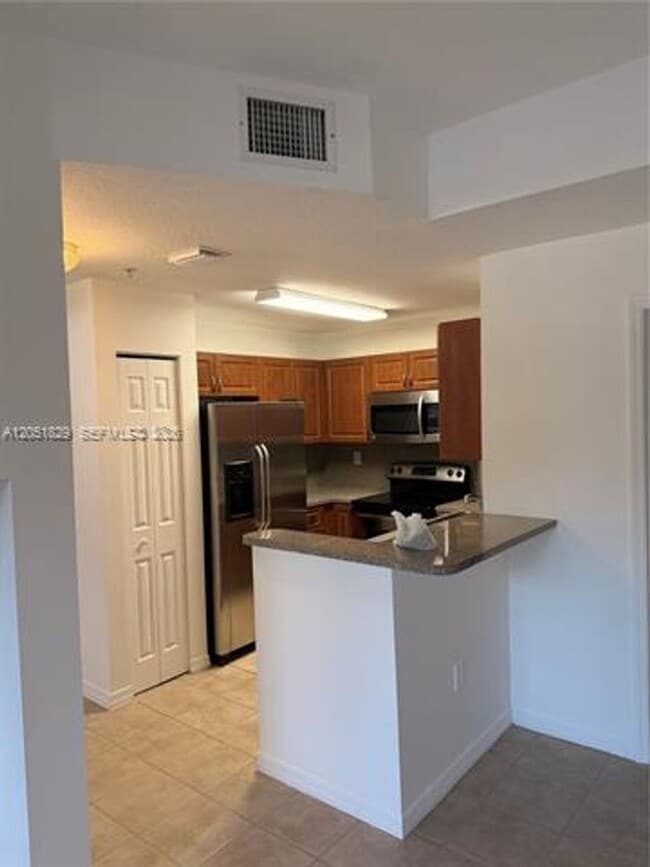 Building Photo - 906 SW 143rd Ave