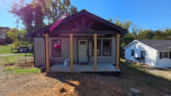 Building Photo - 804 Martin St