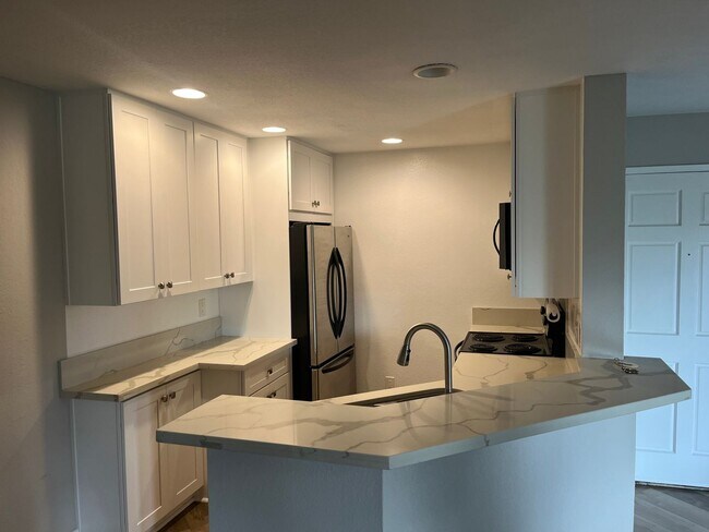 Updated 2 bedroom condo in Fashion Valley - Updated 2 bedroom condo in Fashion Valley