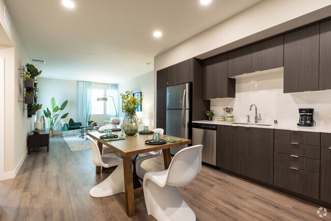 2BR, 2BA - 1152SF