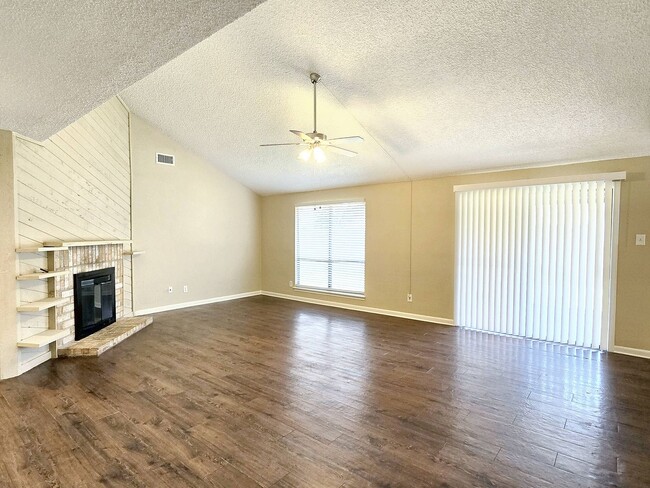 Photo - 16635 Neumann Dr