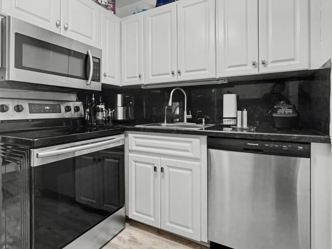 Building Photo - 2270 NE 68th St Unit 119