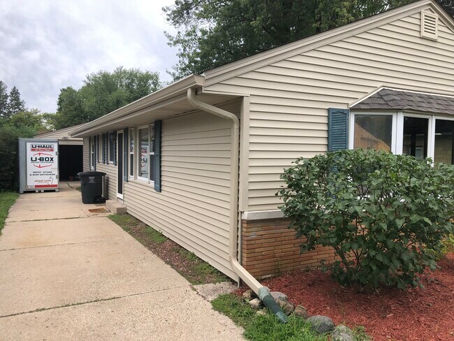 lado - 708 N Oakwood Ave