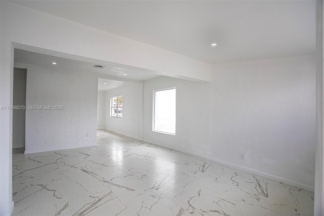 Photo - 988 NW 10th St