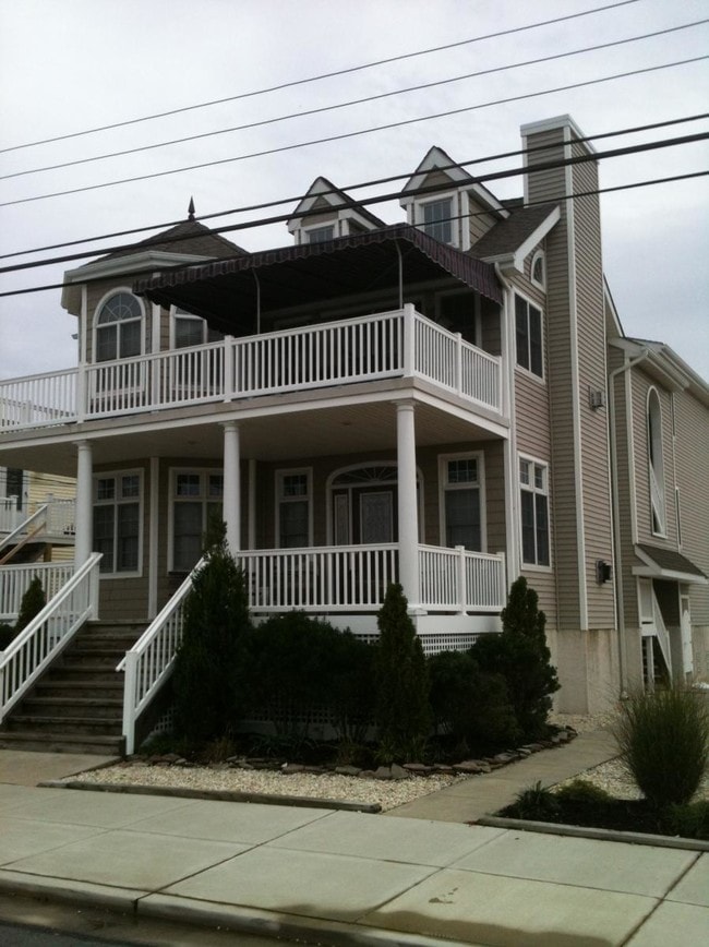 FRONT EXTERIOR - 3521 Haven Ave Unit 1ST FLOOR