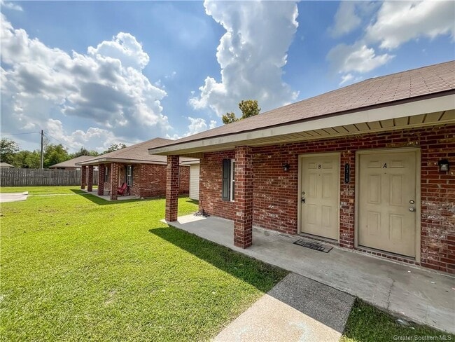 Building Photo - 3322A Carver Rd Rental