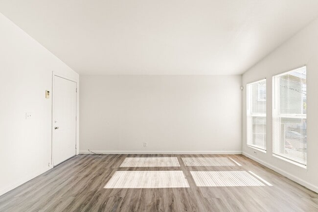 Photo - Utilities Paid: 3 Bed Laurel District Apar... Unidad 2239