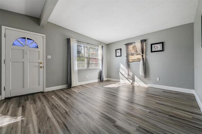 Photo - 810 Jurgens St