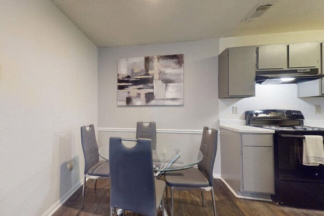 Photo - Covington Glen