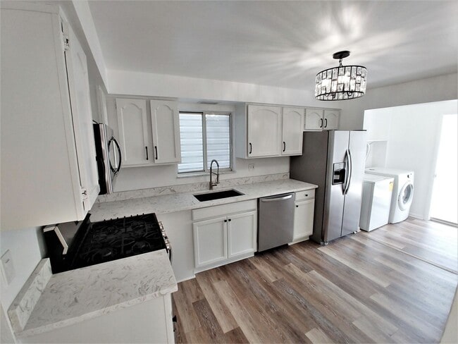 Building Photo - 453 Norton St Unit Floor 1 Rental
