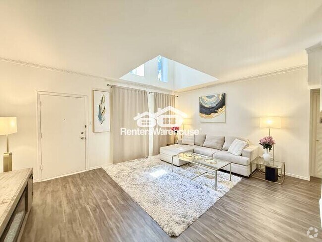 Building Photo - Coming soon!! showings Start 6/13..... Ful... Unit APT 240
