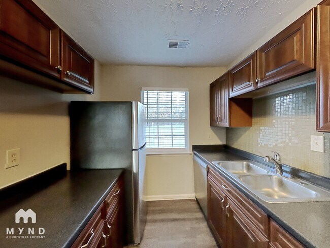 Photo - 2101 Mallard Way