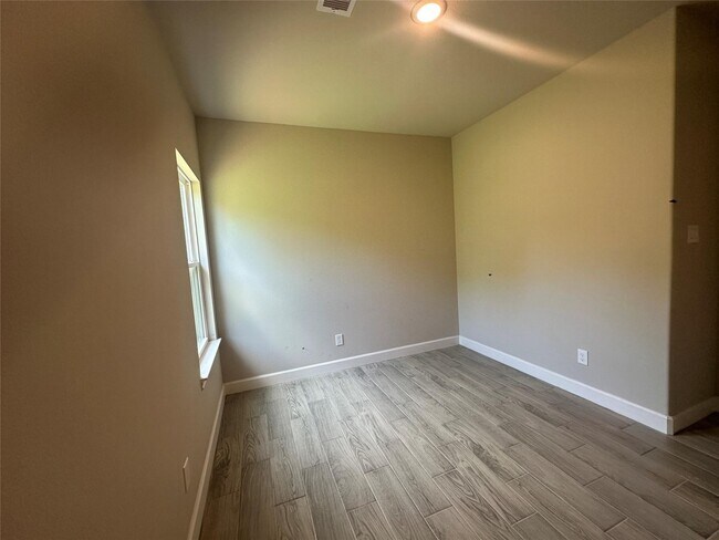 Photo - 104b Turner Dr