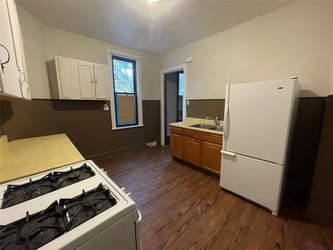 Photo - 833 German St