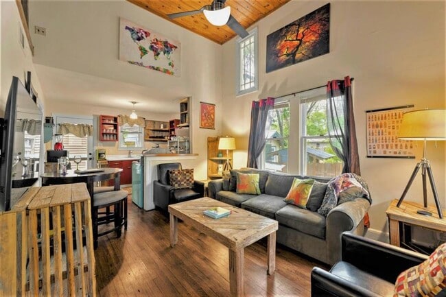 Photo - 1629 Waterston Ave