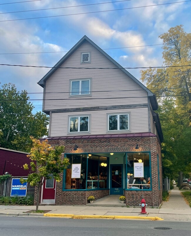 2301-2303 Atwood Avenue - 2303 Atwood Ave Unit 202