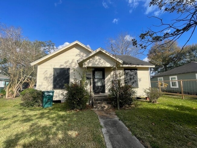 Building Photo - 5345 E Parkway Dr