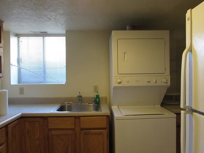 Photo - 252 N Quince St Unit Apt B