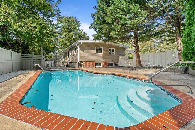 Photo - 7403 Carmine St