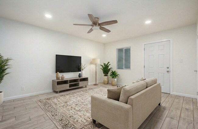 Photo - 5107 N 28th Dr Unit 3