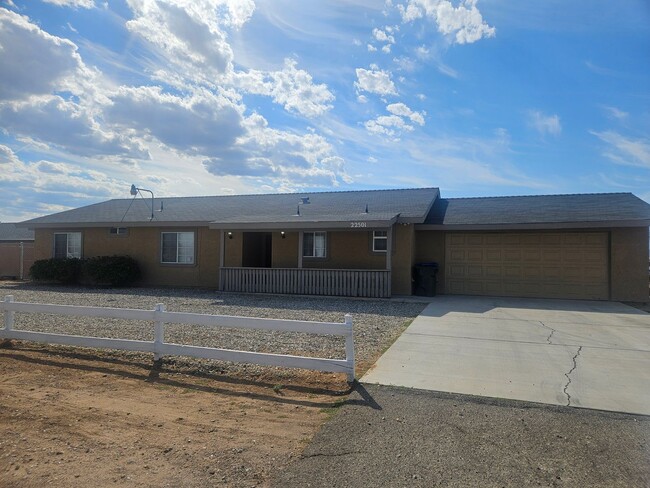 NEWLY UPDATED APPLE VALLEY HOME - NEWLY UPDATED APPLE VALLEY HOME