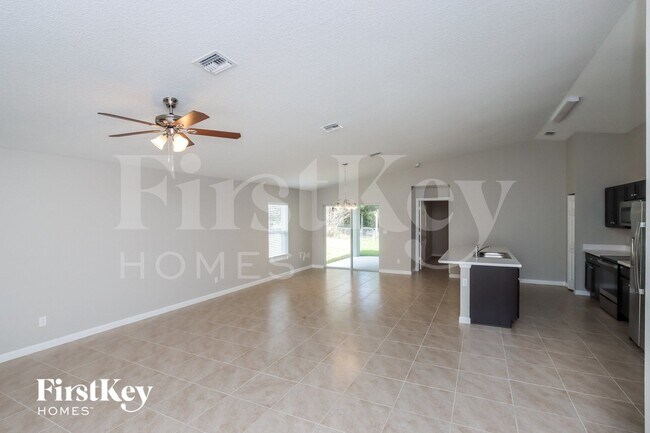 Photo - 785 Coconut St SE