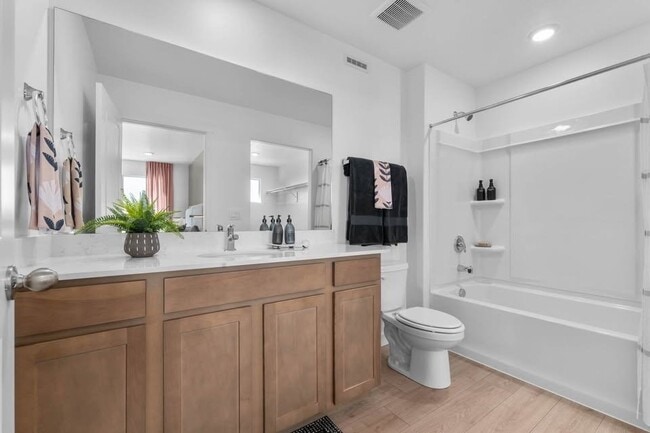 Photo - 537 E Levengrove Dr