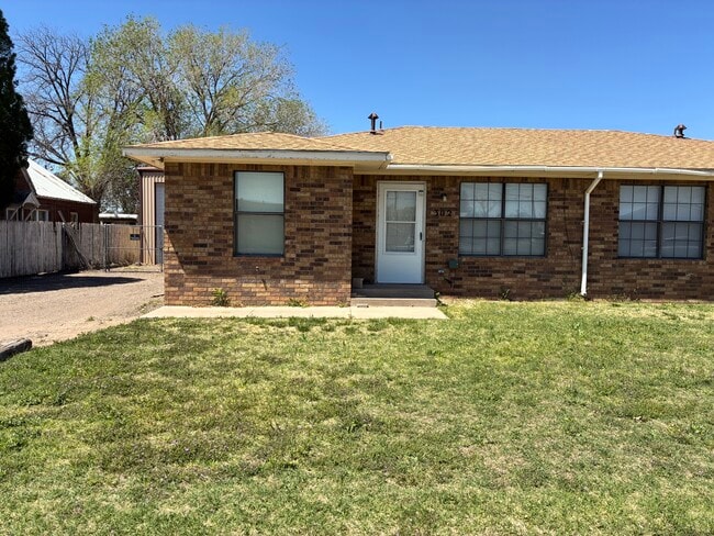 302 S Ave I - 302 S Avenue I