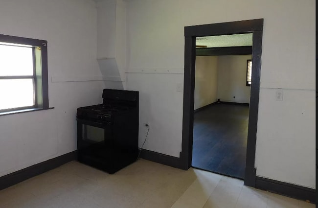 Photo - 3115 W 40th St