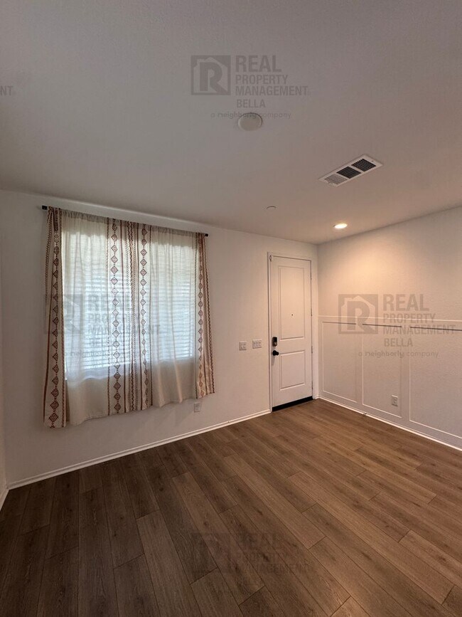 Photo - 2807 Moonshimmer St