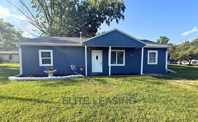 Building Photo - Charming 3BR, 1BA Available Now! Rental