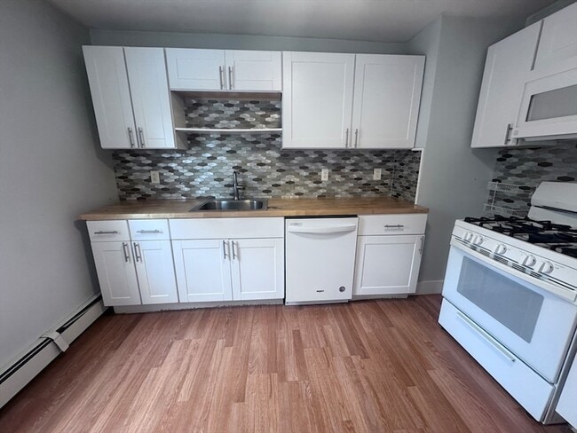 Building Photo - 116-118 Lawrence Street Unit 1Rear