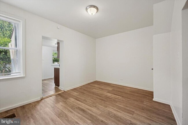 Photo - 5427 Delancey St