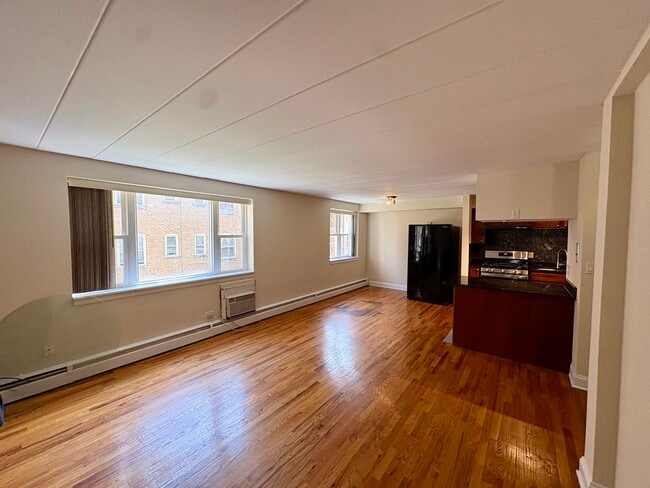 Photo - 2115 W Farwell Ave