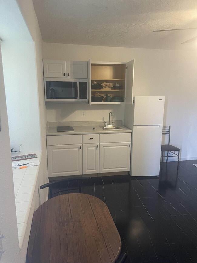 Building Photo - 521 Hoyt St Unit 1