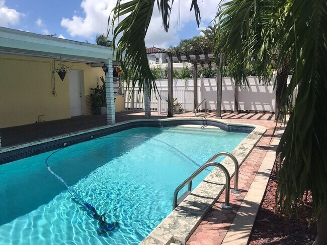 Miami Beach Home with a Pool! - Miami Beach Home with a Pool!