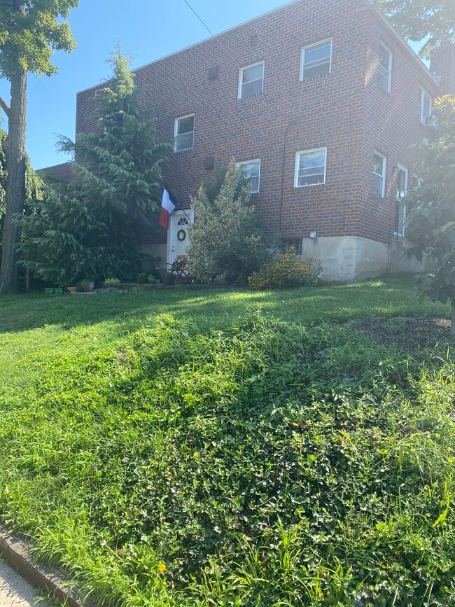 Large corner lot - 503 N Jackson St Unit 2nd Floor