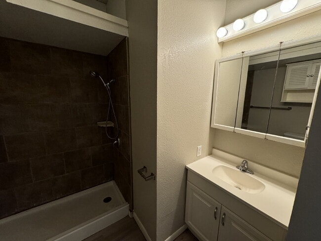 Photo - Convenient to Medical District and Texas Tech