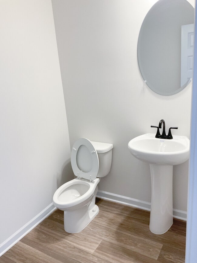 Photo - 627 Mountaintop Rd SW