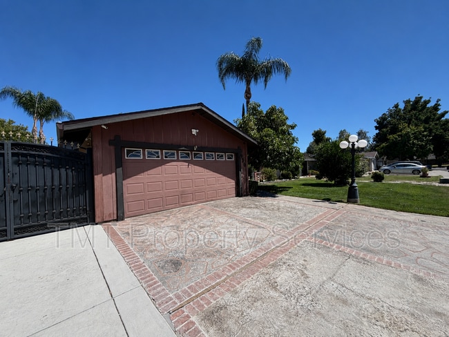 Photo - 930 Graywood Cir