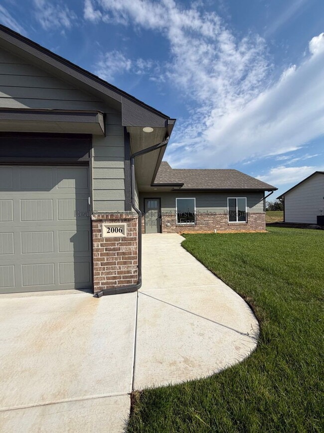 2006 E Limestone St