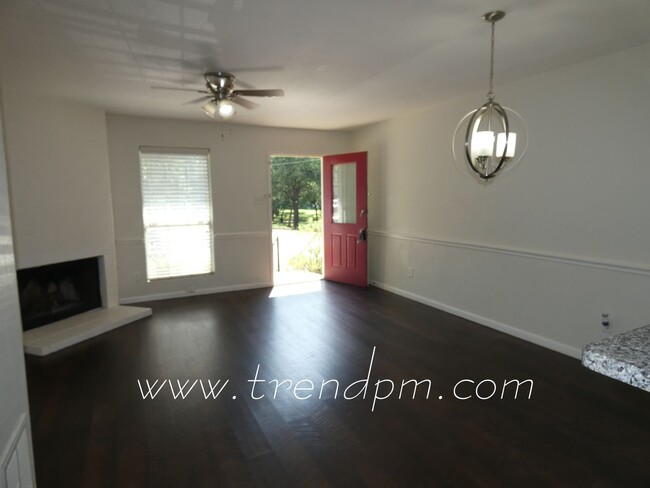 Photo - 121 Surrey Ln