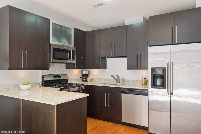 Photo - 1162 W Hubbard St Unidad 104